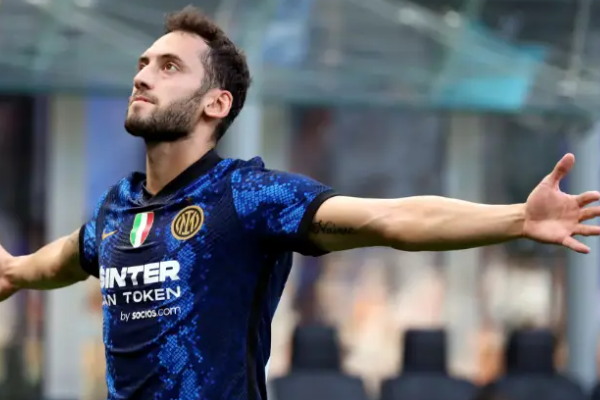 國米提前奪冠后恰爾汗奧盧回應伊布