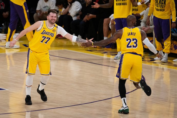 東契奇首秀引爆湖人主場，球票售罄價格翻倍-NBA直播